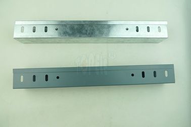 พาวเดอร์เคลือบสแตนเลสสล็อต Gi Cable Trunking ขนาดที่กําหนดเอง Trunking Cable Tray
