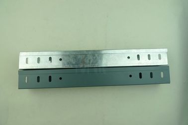 พาวเดอร์เคลือบสแตนเลสสล็อต Gi Cable Trunking ขนาดที่กําหนดเอง Trunking Cable Tray