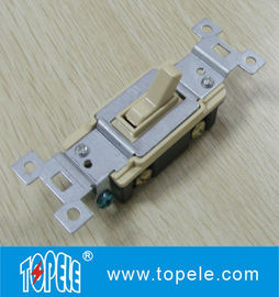 125V 15A / 20A เครื่องรับไฟฟ้าแบบเดียว / เครื่องรับไฟฟ้าแบบสองแบบ GFCI เครื่องเปลี่ยนไฟฟ้าและซ็อต